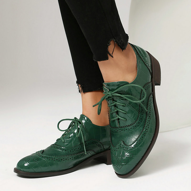 Oxford Brogue Leather - 女性用ストーンプリントブローグオックスフォードシューズ、パテントレザーウィングチップ、レースアップ、ローブロックヒール、ヴィンテージブリティッシュスタイル、カジュアルオフィスシューズ