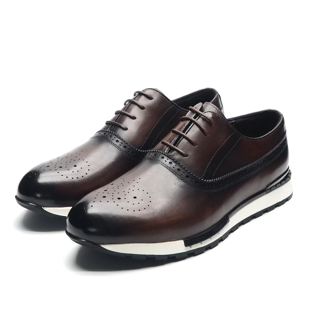 Oxford Brogue Leather - 10 色手作り本革オックスフォードスニーカーシューズ男性用レースアップブローグビジネスオフィスファッションブランドカジュアルシューズ男
