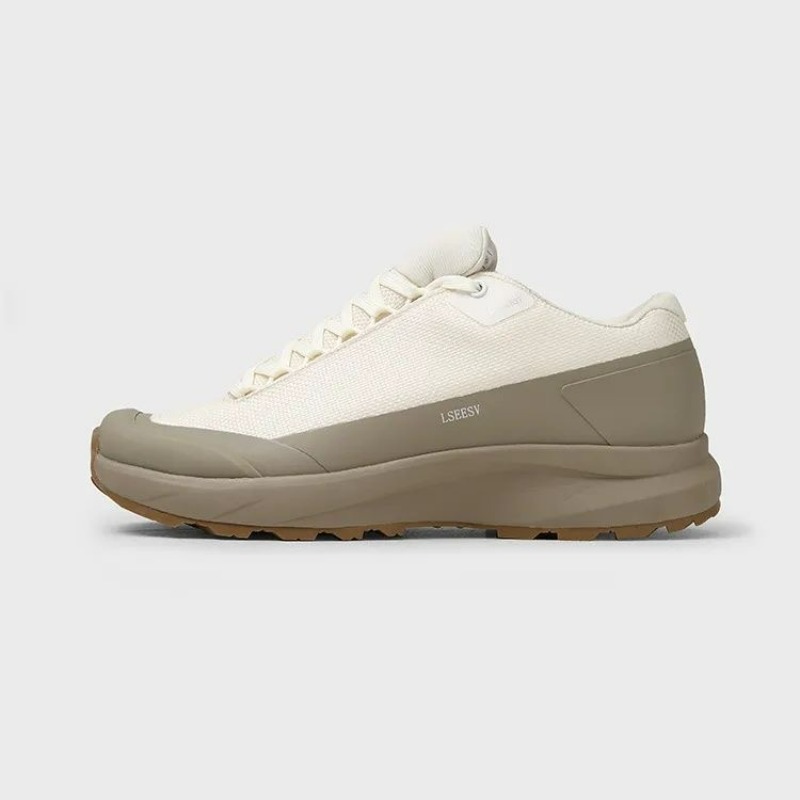 プロ仕様のメンズ・レディース用マウンテンシューズ。ブラウン、 - Men Shoes Vs Women のレビューと価格